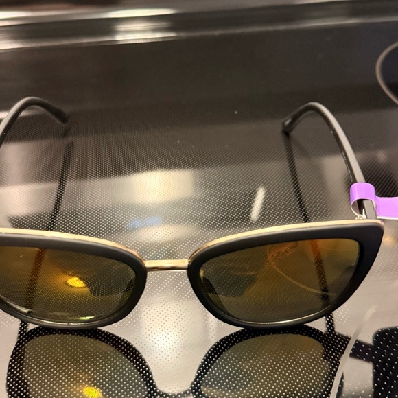 Foster Grant Sunglasses with Black Frame NWT - Picture 3 of 6